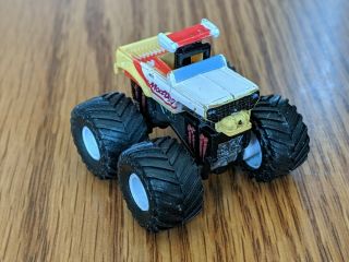 Micro Machines Vintage 1990 Mad Dog Monster Truck White with removable top M57 2