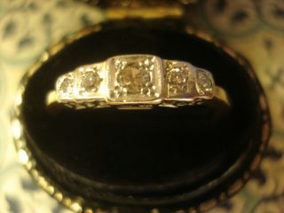 Enchanting & Fine Antique Art Deco: 5 Sparkling Diamonds Set 22ct Gold Ring