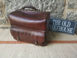 A Vintage Leather Gladstone Bag