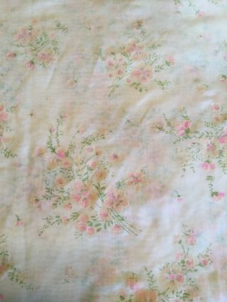 VINTAGE FLOCKED FABRIC WHITE SHEER W / PINK CREAM GREEN FLOWERS BOUQUETS 4 YDS, 6