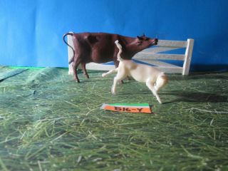 Rare Marx Vintage 1960 ' s Specials,  Red - Brown Moo Cow,  White Frisky Calf 516Y 2