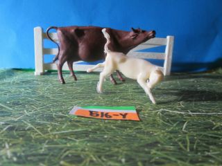 Rare Marx Vintage 1960 ' s Specials,  Red - Brown Moo Cow,  White Frisky Calf 516Y 3