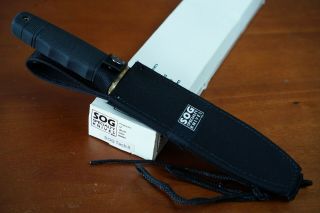 Vintage SOG TECH II Bowie Knife w/Box - 7.  25 