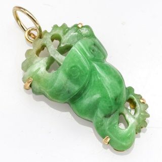 Vintage 14k Yellow Gold Carved Green Jade Frog Pendant 2.  6 Grams