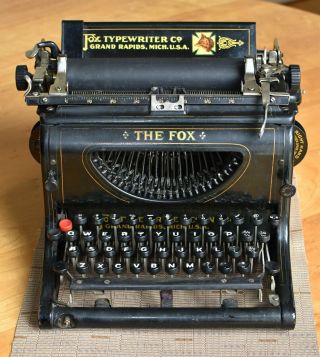 Fox ' Visible ' Typewriter Model No.  24 w/ Case Top Antique Vintage 2