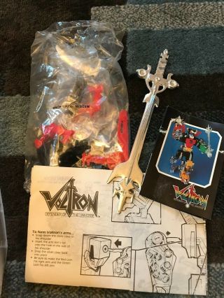 VINTAGE 1984 VOLTRON 5 Lion Set w/ 2 Action Figures - Accessories - Paperwork - Box 5