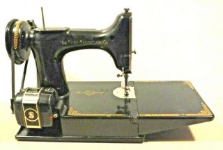 vintage Siinger Featherweight 221 - 1 Sewing Machine with Accessories & Case 2