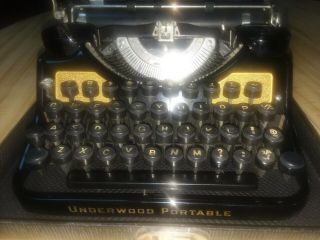 PRISTINE 1927 VINTAGE UNDERWOOD BLACK & GOLD PORTABLE TYPEWRITER RARE MODEL OLD 2