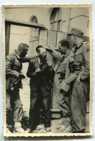 German Wwii Archive Photo: Wehrmacht Soldiers Talking To Religious Jew