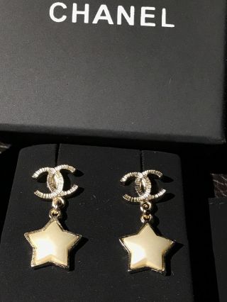 Nib Chanel Star Cc Logo Rare Pearl Beige Light Gold Studs Dangling Earrings