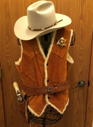 Vintage Western Style Leather Holster Rig & Non - Firing Sa 45 Plus Old West Badge