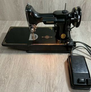 Antique 1948 Singer Sewing Machine W Case Accessories Ah 563384 Type 221