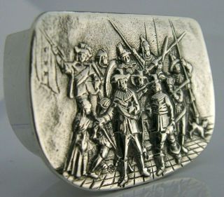 Quality English Solid Sterling Silver Snuff Pill Box 1979 Rembrandt Picture Top