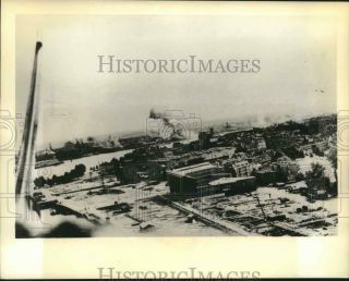 1941 Press Photo Aerial Photo Of The Raid On Docks In The Port Of Rotterdam.
