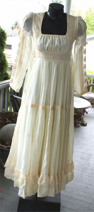 Jessica Smaller Gunne Sax Designer Retro 1960s Vintage Lace Cream Bridal Dress