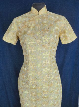 Vintage 1960s Chinese Embroidered Cheongsam Dress - Size Small 4