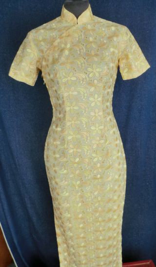 Vintage 1960s Chinese Embroidered Cheongsam Dress - Size Small 6