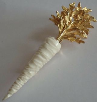 RARE VINTAGE NETTIE ROSENSTEIN GOLD PLATE CARVED WHITE CARROT BROOCH 4