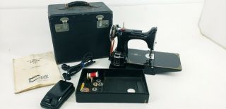 Singer Vintage Featherweight 221 Sewing Machine With Case