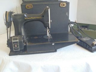 Vintage Singer Featherweight 221 Sewing Machine 1933 with case & acc AD 548775 7