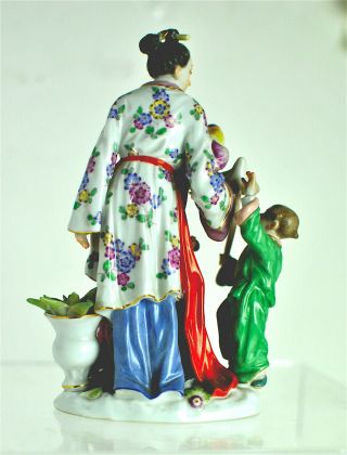 MEISSEN RARE FIGURINE CHINESE LADY WITH PARROT & TWO CHILDREN NO:2678 4