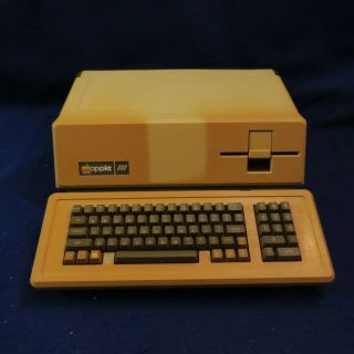 Vintage Apple III Computer 256K Serial A3S2 - 115832 - / READ 2