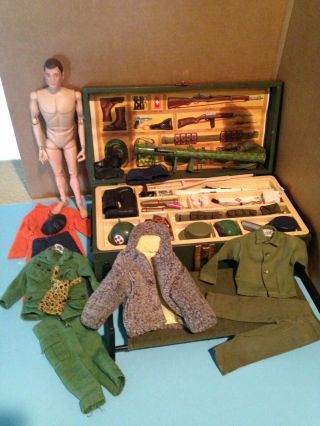 Vintage Hasbro 1964 Gi Joe Action Pilot Green Beret W/ Footlocker & Accessories