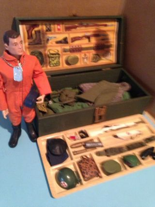 VINTAGE HASBRO 1964 GI JOE Action Pilot Green Beret w/ Footlocker & Accessories 2