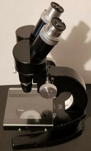 Vintage Leitz Wetzlar 2x Stereo Zoom Microscope,  G8x Eyepieces,  Glass Stage 3