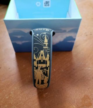 Rare 2018 Walt Disney World Resorts Magic Band Black and Gold Giveaway Promo 2