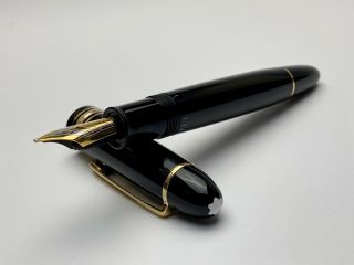 Vintage Montblanc Meisterstuck No.  149 Fitted With An 18k Gold Nib Fountain Pen