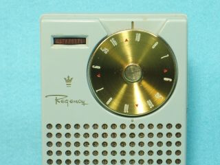 Vintage 1950 ' s World First Transistor Radio,  Regency TR - 1 AM Radio 4