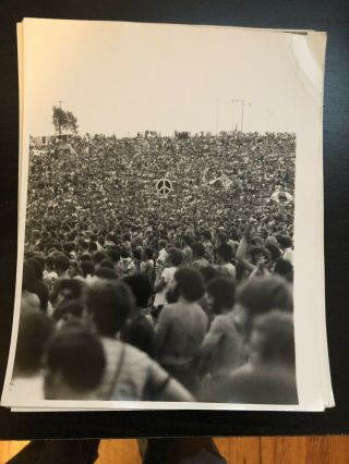 Vintage B&w Photos From Woodstock 1969