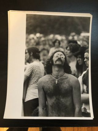 Vintage B&W Photos From Woodstock 1969 4