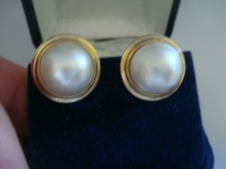 A VINTAGE 15MM MABE PEARL & SOLID 9CT GOLD OMEGA BACK EARRINGS 3