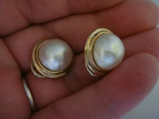 A VINTAGE 15MM MABE PEARL & SOLID 9CT GOLD OMEGA BACK EARRINGS 4