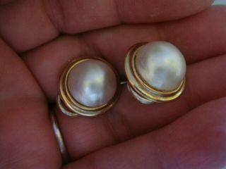 A VINTAGE 15MM MABE PEARL & SOLID 9CT GOLD OMEGA BACK EARRINGS 5