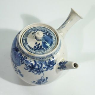 Antique Chinese Handpainted Blue & White Porcelain Teapot. 4