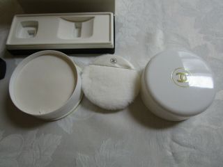 Vintage Chanel No.  5 Gift Set 1.  7oz Spray Cologne & 4oz Bath Powder w/Orig Box 4