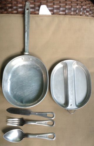 Complete Ww2 U.  S.  Army Mess Kit By A.  P.  Co Date Stamped 1942