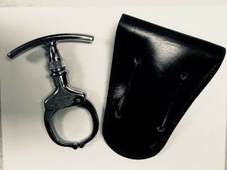 Early 1950s VINTAGE ARGUS IRON CLAW HANDCUFF 7