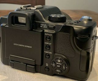 Vintage Leica V - LUX 1 10.  1MP Digital SLR Camera 12X Optical Zoom,  Batt & Charger 6