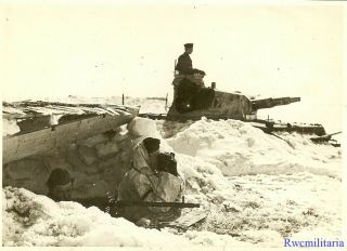 Press Photo: Best German Machine Gun Supporting Pzkw.  Iv Panzer In Winter; 1942