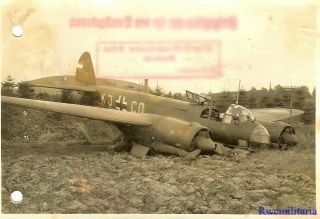 Press Photo: Terrific Luftwaffe Ju - 88 Bomber (kj,  Cq) Crashed In Field (1)