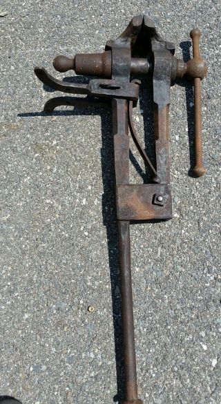 Antique Blacksmith Post Leg Vise Tool 5 " Jaw,  Opens 4 - 1/4 ",  65 Lbs,  39 - 1/2 " Tall