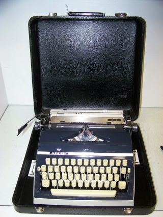 Antique 1971 Adler Model J5 Vintage German Typewriter