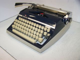 Antique 1971 Adler Model J5 Vintage German Typewriter 4