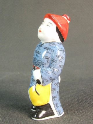 Chinese Qing Dynasty Official Shape Hand Painted Porcelain Snuff Bottle 2