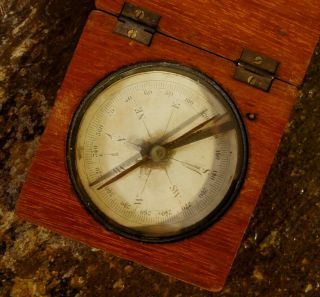 OLD ANTIQUE TRAVELERS COMPASS IN A WOOD CASE VICTORIAN ERA 1800 ' S UNKNOWN MAKE 3