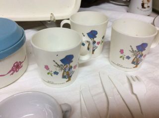 Vintage 1984 Holly Hobbie Toy Plastic/Porcelain Pitchers Cups Tray Pots Cloth 4